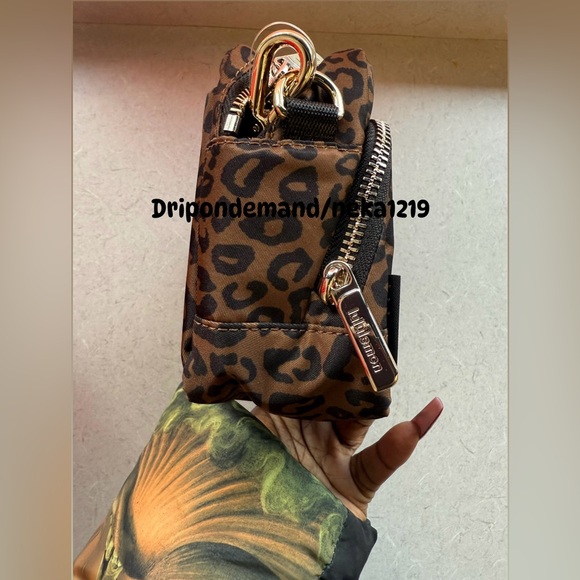 Lululemon Everywhere Crossbody Bag 2L Metal Hardware - Picture 4 of 9